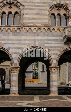 Como, Italia - 14 giugno 2017: Vista della Cattedrale di Como nel centro della città Foto Stock