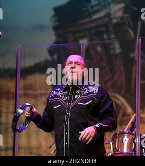 Ottobre 22, 2021, Virginia Beach, Virginia, USA: DOUG GRIGIO della Marshall Tucker Band porta un po' di roccia meridionale alla gente al Sandler Center di Virginia Beach, Virginia il 22 ottobre 2021.Â© Jeff Moore 2021. (Credit Image: © Jeff Moore/ZUMA Press Wire) Foto Stock