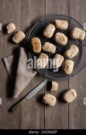 Shot studio di pane dolce panettone appena sfornato Foto Stock