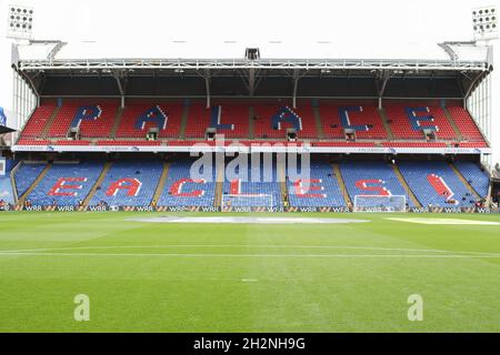 Londra, Regno Unito. 23 ottobre 2021. Scatti generici di Selhurst Park durante la partita della Premier League tra Crystal Palace e Newcastle United a Selhurst Park, Londra, Inghilterra, il 23 ottobre 2021. Foto di Ken Sparks. Solo per uso editoriale, licenza richiesta per uso commerciale. Nessun utilizzo nelle scommesse, nei giochi o nelle pubblicazioni di un singolo club/campionato/giocatore. Credit: UK Sports Pics Ltd/Alamy Live News Foto Stock