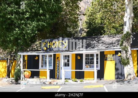 OAK GLEN, CALIFORNIA - 10 Oct 2021: Holy-Honey produce miele puro, crudo, naturale, non filtrato, infuso artistico. Foto Stock