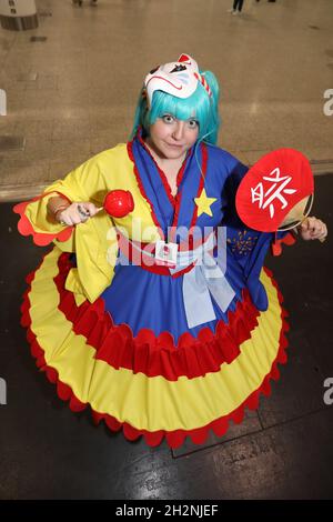 Londra, Regno Unito. 23 ottobre 2021. I partecipanti si sono vestiti al MCM London Comic con all'Excel di Londra Credit: Paul Brown/Alamy Live News Foto Stock