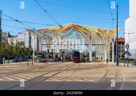 Lodz, Polonia - 9 settembre 2021: Vista della moderna stazione principale del tram nel centro di Lodz Foto Stock