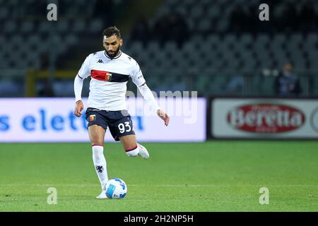 Mohamed Fares di Genova il CFC controlla la palla durante la Serie A match tra Torino FC e Genova CFC allo Stadio Olimpico il 22 ottobre 2021 a Torino. Foto Stock