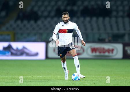 Mohamed Fares di Genova il CFC controlla la palla durante la Serie A match tra Torino FC e Genova CFC allo Stadio Olimpico il 22 ottobre 2021 a Torino. Foto Stock