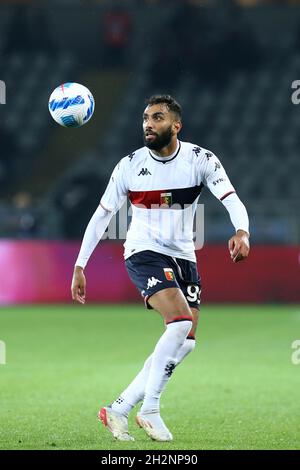 Mohamed Fares di Genova il CFC controlla la palla durante la Serie A match tra Torino FC e Genova CFC allo Stadio Olimpico il 22 ottobre 2021 a Torino. Foto Stock