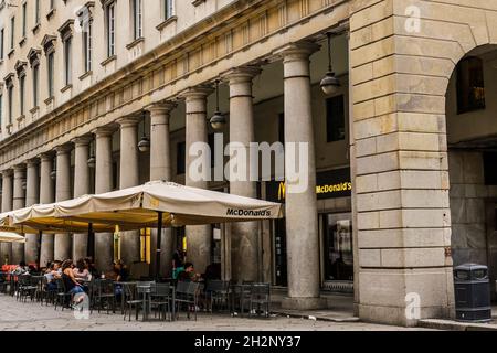 Como, Italia - 14 giugno 2017: Vista del ristorante McDonalds nel centro di Como Foto Stock