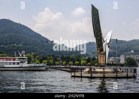Como, Italia - 15 giugno 2017: Monumento Life Electric sul lago di Como Foto Stock