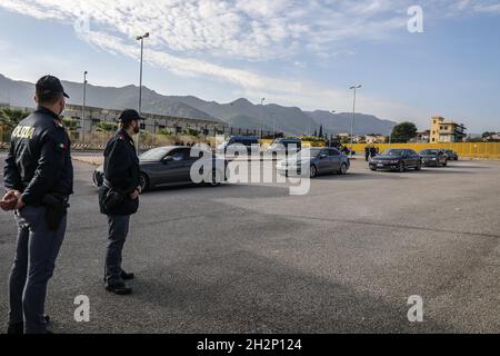 Palermo, Italia. 23 ottobre 2021. Processo ad armi aperte: L'arrivo di Matteo Salvini. (Foto di Antonio Melita/Pacific Press) Credit: Pacific Press Media Production Corp./Alamy Live News Foto Stock