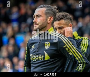 Leeds, Regno Unito. 23 ottobre 2021. Jack Harrison #22 di Leeds United si scalda prima della partita a Leeds, Regno Unito il 10/23/2021. (Foto di James Heaton/News Images/Sipa USA) Credit: Sipa USA/Alamy Live News Foto Stock