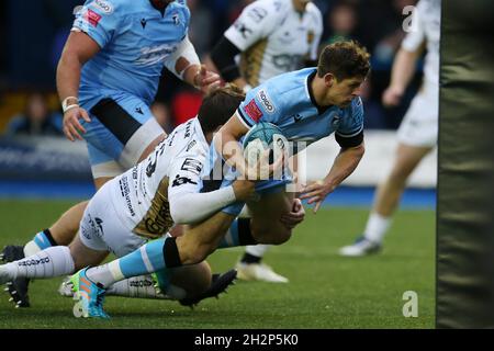 Cardiff, Regno Unito. 23 ottobre 2021. Lloyd Williams di Cardiff Rugby segna il suo primo tentativo di squadra. United Rugby Championship, Cardiff Rugby v Dragons al BT Sport Arms Park di Cardiff, nel Galles del Sud sabato 23 ottobre 2021. pic di Andrew Orchard/Andrew Orchard SPORTS photography/Alamy Live News credito: Andrew Orchard SPORTS photography/Alamy Live News Foto Stock