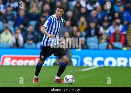 Sheffield, Regno Unito. 23 ottobre 2021. Marvin Johnson #18 di Sheffield Mercoledì con la palla a Sheffield, Regno Unito il 10/23/2021. (Foto di Simon Whitehead/News Images/Sipa USA) Credit: Sipa USA/Alamy Live News Foto Stock