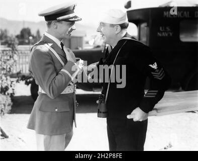 JAMES CAGNEY e FRANK McHugh in DIAVOLO CANI DELL'ARIA 1935 regista LLOYD BACON basato sulla storia di John Monk Saunders Costume design Orry-Kelly Una produzione Cosmopolitan / Warner Bros. Foto Stock