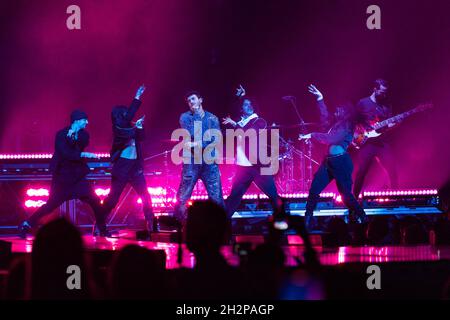 Miami, Florida, Stati Uniti. 22 ottobre 2021. Sebastián Yatra si esibisce alla FTX Arena il 22 ottobre 2021 a Miami, Florida. Credit: Mpi140/Media Punch/Alamy Live News Foto Stock