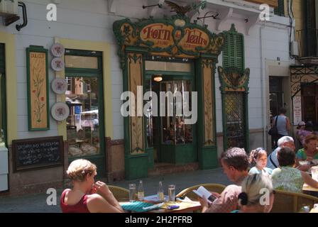 Europa, Spagna, Baleari, Maiorca, Palma di Maiorca, Konditorei und Café Forn des Teatre am Placa Weyler Foto Stock