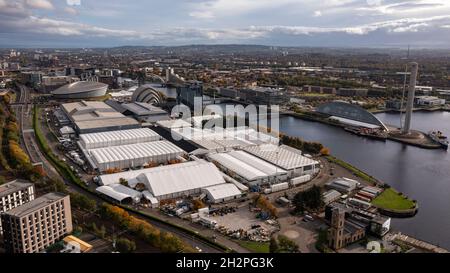 Glasgow, Scozia, Regno Unito. 23 ottobre 2021. NELLA FOTO: Vista aerea con droni che si affaccia dall'alto del sito COP26. Credit: Colin Fisher/Alamy Live News Foto Stock