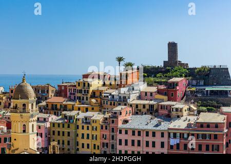 ITALIA, LIGURIE, PARCO NAZIONALE DELLE CINQUE TERRE PATRIMONIO DELL'UMANITÀ DELL'UNESCO, VERNAZZA Foto Stock