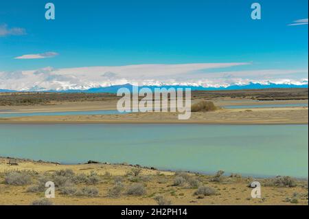 Fiume Santa Cruz, passando attraverso la Patagonia. Foto Stock