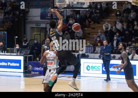 Cremona, Italia. 23 ottobre 2021. Miller Malcom (Vanoli Cremona) durante Vanoli Basket Cremona vs Happy Casa Brindisi, Campionato Italiano Basket A Serie a Cremona, Italia, Ottobre 23 2021 Credit: Independent Photo Agency/Alamy Live News Foto Stock