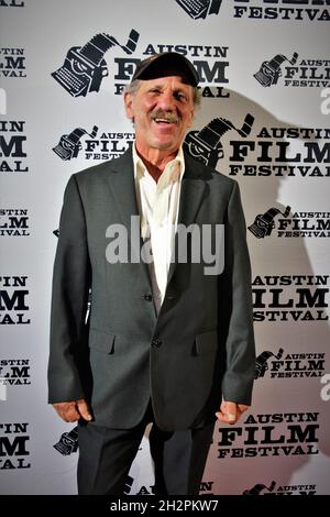 22 ottobre 2021, Austin, Texas, USA: Attore Bob Tarusakon il tappeto rosso al Paramount Theatre di Austin TX per la proiezione 2021 del Festival del film di Austin 'Down with the King'. (Credit Image: © Jeff Newman/ZUMA Press Wire Service/ZUMAPRESS.com) Foto Stock