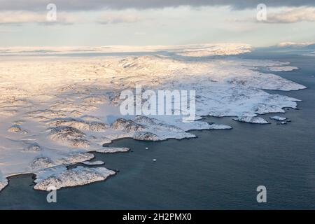 Groenlandese calotta di ghiaccio con montagne congelati e fjord vista aerea, nei pressi di Nuuk, Groenlandia Foto Stock