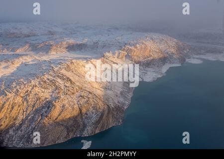 Groenlandese calotta di ghiaccio con montagne congelati e fjord vista aerea, nei pressi di Nuuk, Groenlandia Foto Stock