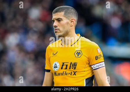 Leeds, Regno Unito. 23 ottobre 2021. Conor Coady #16 di Wolverhampton Wanderers durante la partita a Leeds, Regno Unito, il 10/23/2021. (Foto di James Heaton/News Images/Sipa USA) Credit: Sipa USA/Alamy Live News Foto Stock