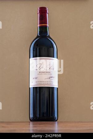 CHATEAU LE PIN fine lusso raro e molto costoso 2020 Chateau le pin vino bottiglia Pomerol Bordeaux Francia Foto Stock