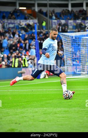 Brighton, Regno Unito. 23 ottobre 2021. Kyle Walker di Manchester City si riscalda prima della partita della Premier League tra Brighton & Hove Albion e Manchester City all'Amex il 23 ottobre 2021 a Brighton, Inghilterra. (Foto di Jeff Mood/phcimages.com) Credit: PHC Images/Alamy Live News Foto Stock