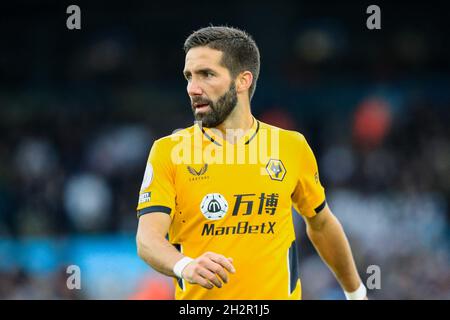 Leeds, Regno Unito. 23 ottobre 2021. Joao Moutinho #28 di Wolverhampton Wanderers durante la partita a Leeds, Regno Unito, il 10/23/2021. (Foto di James Heaton/News Images/Sipa USA) Credit: Sipa USA/Alamy Live News Foto Stock