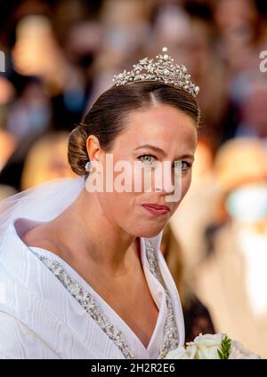 Atene, Griechenland. 23 ottobre 2021. Miss Nina Flohr arrivo alla Cattedrale Metropolitana di Atene, il 23 ottobre 2021, per il Royal Wedding Credit: Albert Nieboer/Netherlands OUT/Point de Vue OUT/dpa/Alamy Live News Foto Stock