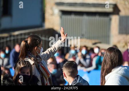 Oviedo, Asturie, Spagna. 23 ottobre 2021. La Regina Letizia di Spagna lascia il Teatro Campoamor per 2021 esemplari di Santa Maria del Puerto (Somiedo) durante la Principessa delle Asturie Awards il 23 ottobre 2021 a Oviedo, Spagna (Credit Image: © Jack Abuin/ZUMA Press Wire) Foto Stock