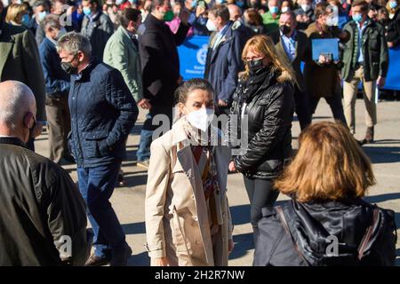 Oviedo, Asturie, Spagna. 23 ottobre 2021. La Regina Letizia di Spagna lascia il Teatro Campoamor per 2021 esemplari di Santa Maria del Puerto (Somiedo) durante la Principessa delle Asturie Awards il 23 ottobre 2021 a Oviedo, Spagna (Credit Image: © Jack Abuin/ZUMA Press Wire) Foto Stock