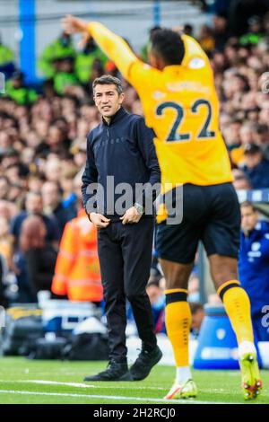 Leeds, Regno Unito. 23 ottobre 2021. Bruno Lage manager di Wolverhampton Wanderers durante la partita a Leeds, Regno Unito, il 10/23/2021. (Foto di James Heaton/News Images/Sipa USA) Credit: Sipa USA/Alamy Live News Foto Stock