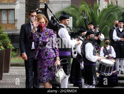 Spagna. 22 ottobre 2021. La famiglia reale spagnola è stata a Oviedo al Princess Awards e a Santa Maria del Puerto dove hanno visitato la città esemplare. Nella foto il re Felipe e il quuen Sofia nel reconquista hotel (foto di Mercedes Menendez/Pacific Press) credito: Pacific Press Media Production Corp./Alamy Live News Foto Stock