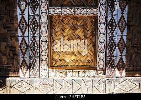 INDONESIA, ISOLA DI ALOR, VILLAGGIO DI TAPKALA, TRIBÙ DI ABUI, CASA PORTA Foto Stock