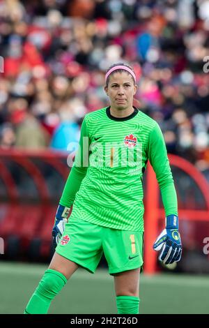 Ottawa, Canada, 23 ottobre 2021: Stephanie Labbé, portiere del Team Canada, durante la partita del Celebration Tour contro il Team New Zealand al TD Place di Ottawa, Canada. Il Canada ha vinto la partita 5-1. Foto Stock