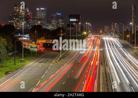 Londra, Regno Unito. 23 ottobre 2021. Una visione generale della A2 a Londra. A partire da ottobre 25, l'attuale zona a bassissima emissione (ULEZ) nel centro di Londra si espanderà fino alla North Circular Road (A406) e alla South Circular Road (A205). Photo credit: Marcin Nowak/Alamy Live News Foto Stock