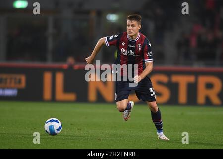 Mattias Svanberg (Bologna) Durante la partita italiana 'srie A' tra Bologna 2-4 Milano allo Stadio Renato Dall Ara il 23 ottobre 2021 a Bologna. (Foto di Maurizio Borsari/AFLO) Foto Stock