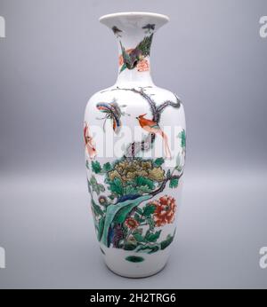 Cina periodo Famille Verte vaso porcellana con Kangxi stile decorazione Foto Stock