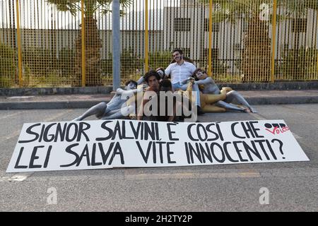 Palermo, Italia. 23 ottobre 2021. Nella foto attivisti dei nostri ragazzi Credit: Independent Photo Agency/Alamy Live News Foto Stock