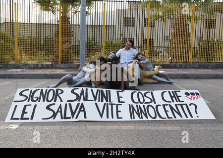 Palermo, Italia. 23 ottobre 2021. Nella foto attivisti dei nostri ragazzi Credit: Independent Photo Agency/Alamy Live News Foto Stock