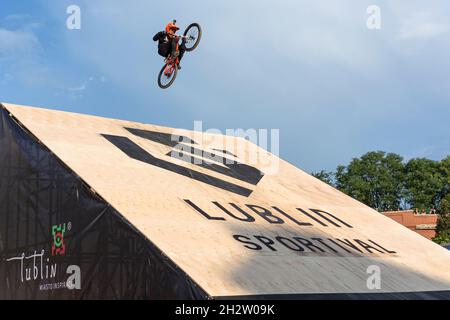 Lublin, Polonia - 30 maggio 2015: Lublin Sportival - evento sportivo cittadino - concorso flybag Foto Stock