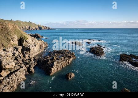 Vista dal South West Coast Path of Start Bay Lighthouse nel South Devon Foto Stock
