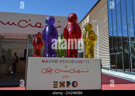 Milano, Italia - 24 settembre 2015: Jelly Babies Series realizzata in resina colorata trasparente dall'artista italiano Mauro Perucchetti all'EXPO Milano 2015. Foto Stock