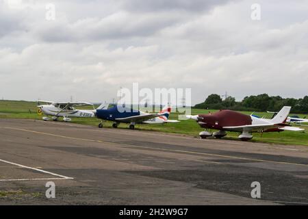 ELSTREE, LONDRA, INGHILTERRA- 17 ottobre 2021: Velivoli leggeri presso l'Aerodromo London Elstree Foto Stock