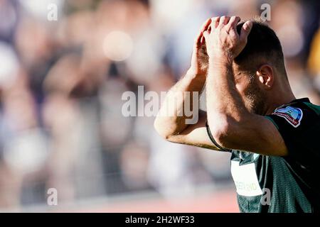 Sandhausen, Germania. 24 ottobre 2021. Calcio: 2. Bundesliga, SV Sandhausen - Werder Bremen, Matchday 11, BWT-Stadion am Hardtwald. I gesti di Brema di Niclas Füllkrug. Credito: Uwe Anspach/dpa - NOTA IMPORTANTE: In conformità con le norme del DFL Deutsche Fußball Liga e/o del DFB Deutscher Fußball-Bund, è vietato utilizzare o utilizzare fotografie scattate nello stadio e/o del match sotto forma di immagini di sequenza e/o serie di foto video-simili./dpa/Alamy Live News Foto Stock