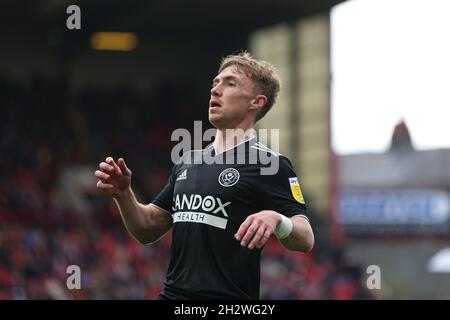 BARNSLEY, REGNO UNITO. 24 OTTOBRE Sheffield united's ben Osborn (23) durante la partita del Campionato Sky Bet tra Barnsley e Sheffield United a Oakwell, Barnsley domenica 24 Ottobre 2021. (Credit: Emily Moorby | MI News) Credit: MI News & Sport /Alamy Live News Foto Stock