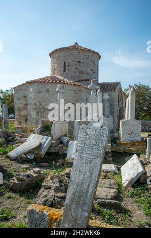 Ottobre 23,2021 Edirne. Il vecchio cimitero turco nel distretto di Enez della provincia di Edirne. Foto Stock