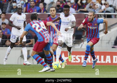 Barcellona, Spagna. 24 ottobre 2021. Barcellona, Spagna, 24 ottobre 2 durante la partita LaLiga Santander tra Barcellona e R.Madrid allo stadio Camp nou di Barcellona, Spagna. Rafa Huerta/SPP Credit: SPP Sport Press Photo. /Alamy Live News Foto Stock